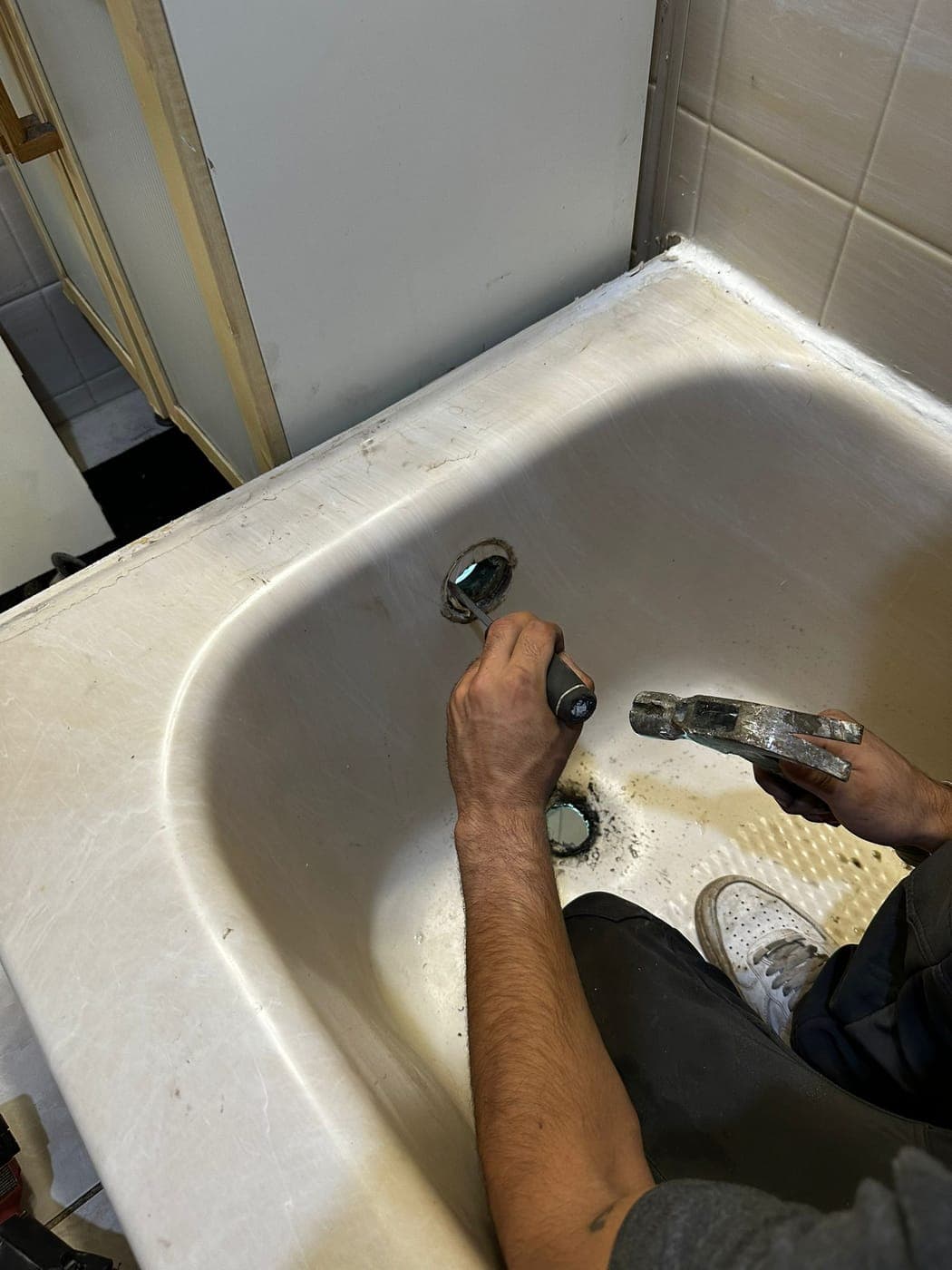New bathtub faucet and trim installed by Master's Plumbing in a North Jersey bathroom